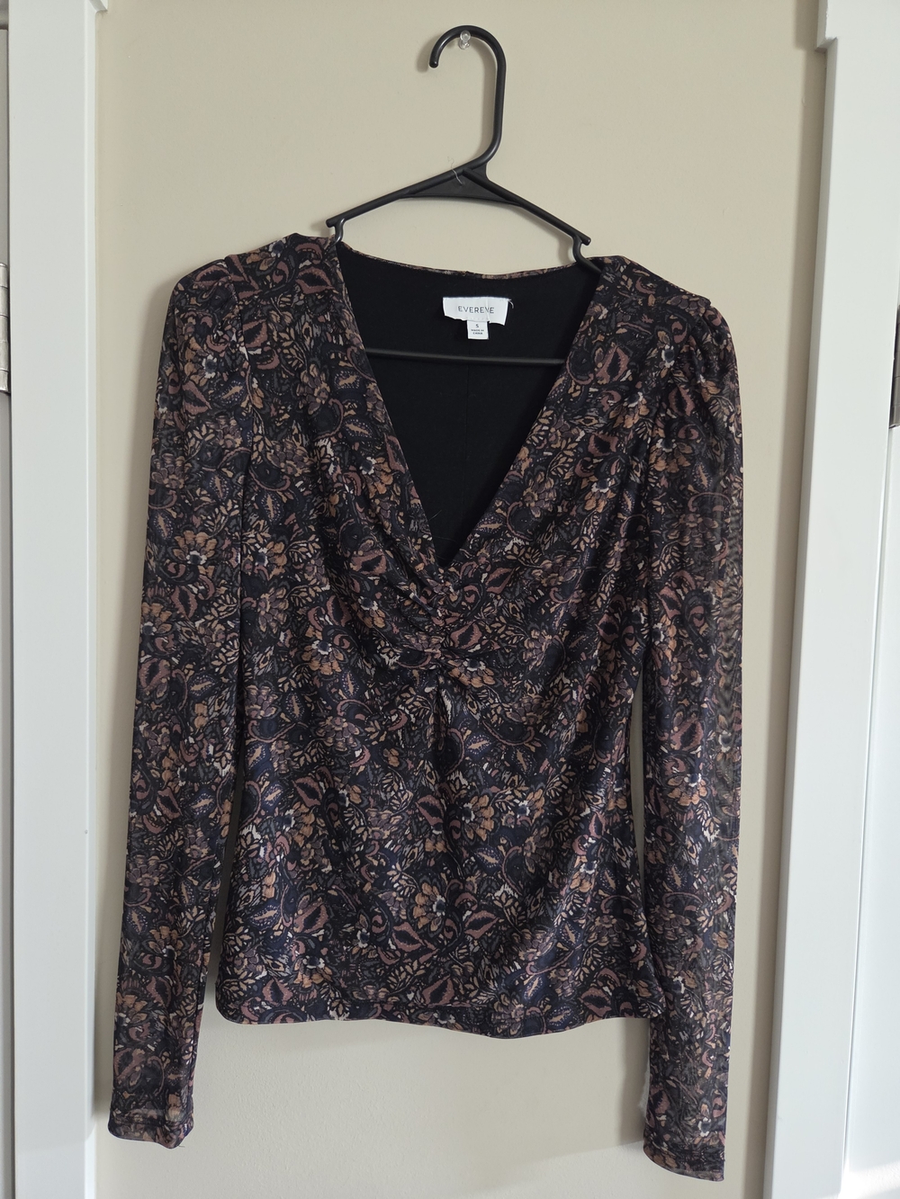 Evereve floral paisley crossove long sleeve top beautiful neutrals Small